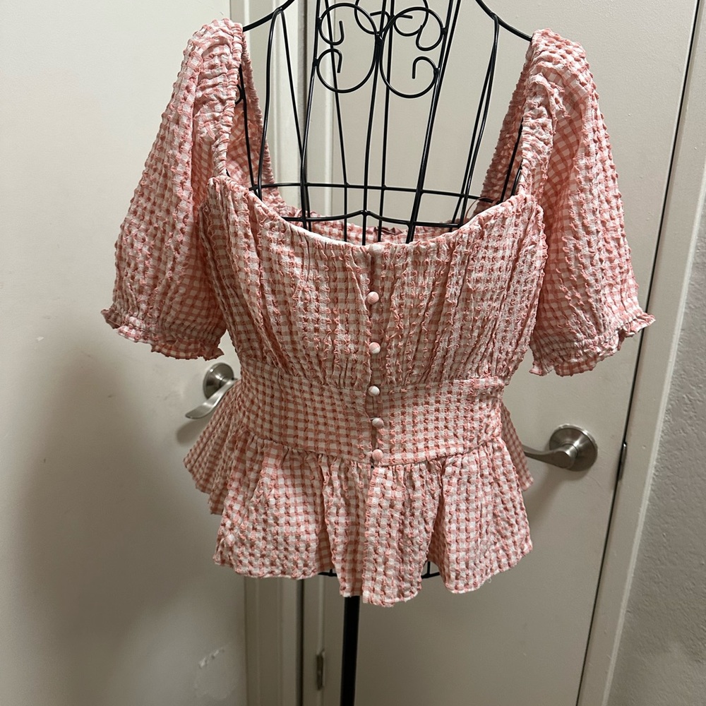 Guess top - Picture 1 of 4